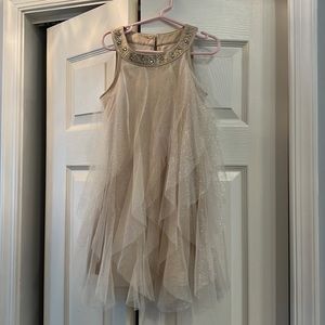 Size 6 girls champagne colored Tahari dress. Great condition. Beautiful dress.